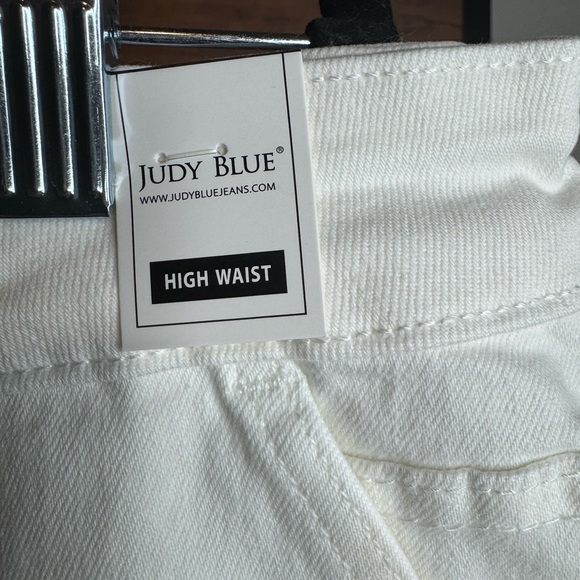 Judy Blue 20W “Aruroa Weekender”White Denim Pants - Picture 5 of 13